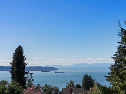 Photo 32 at 2220 Queens Avenue, Queens, West Vancouver