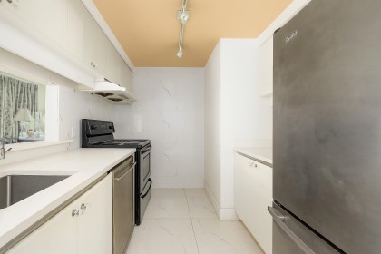 Photo 9 at 806 - 1238 Melville Street, Coal Harbour, Vancouver West