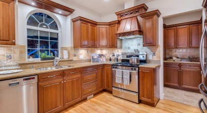 Photo 3 at 3395 Thompson Crescent, Westmount WV, West Vancouver
