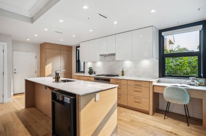 Photo 10 at 201 - 3669 W 11th Avenue, Kitsilano, Vancouver West