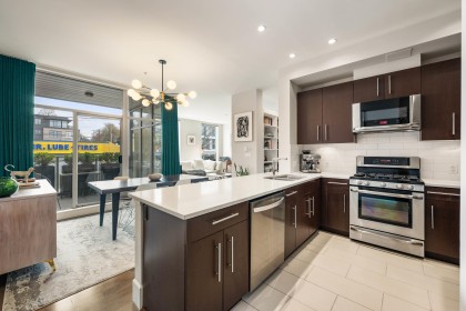 Photo 10 at 204 - 2108 W 12th Avenue, Kitsilano, Vancouver West