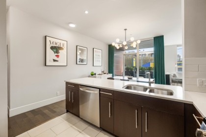 Photo 11 at 204 - 2108 W 12th Avenue, Kitsilano, Vancouver West