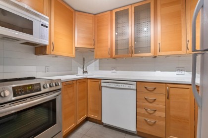 Photo 14 at 104 - 925 W 15th Avenue, Fairview VW, Vancouver West