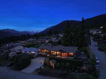 Photo 2 at 124 Carisbrooke Crescent, Upper Lonsdale, North Vancouver