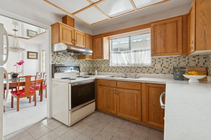 Photo 12 at 729 W 62nd Avenue, Marpole, Vancouver West