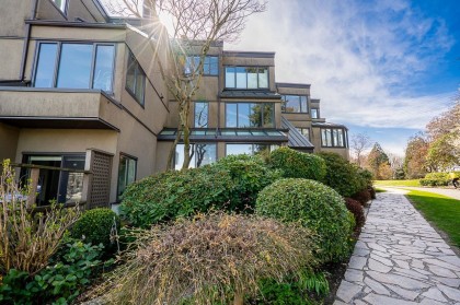 Photo 3 at 836 Millbank, False Creek, Vancouver West