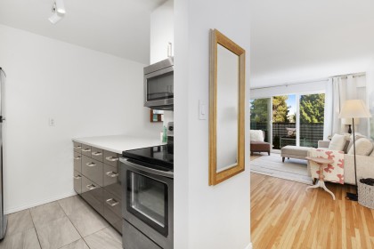 Photo 10 at 303 - 2125 W 2nd Avenue, Kitsilano, Vancouver West