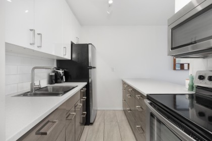 Photo 8 at 303 - 2125 W 2nd Avenue, Kitsilano, Vancouver West