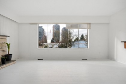 Photo 3 at 585 W 65th Avenue, Marpole, Vancouver West