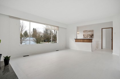 Photo 5 at 585 W 65th Avenue, Marpole, Vancouver West