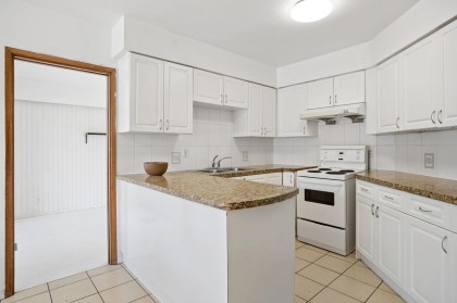 Photo 8 at 585 W 65th Avenue, Marpole, Vancouver West