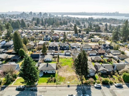 Photo 4 at 241 W 27th Street, Upper Lonsdale, North Vancouver