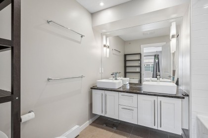 Photo 12 at 755 W 42 Avenue, Oakridge VW, Vancouver West