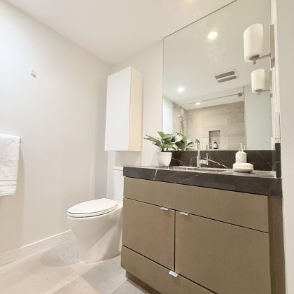 Photo 11 at 1401 - 112 E 13th Street, Central Lonsdale, North Vancouver