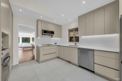 Photo 9 at 3265 Chaucer Avenue, Lynn Valley, North Vancouver