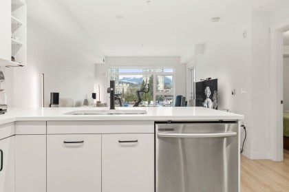 Photo 7 at 402 - 1519 Crown Street, Lynnmour, North Vancouver