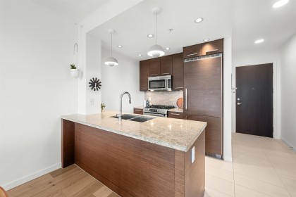 Photo 8 at 607 - 2528 Maple Street, Kitsilano, Vancouver West
