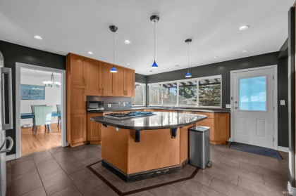 Photo 6 at 310 Macbeth Crescent, Cedardale, West Vancouver