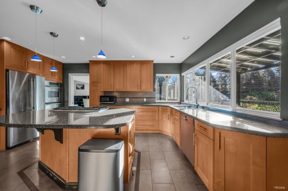 Photo 7 at 310 Macbeth Crescent, Cedardale, West Vancouver