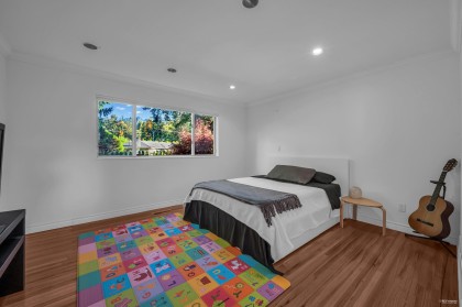 Photo 9 at 310 Macbeth Crescent, Cedardale, West Vancouver