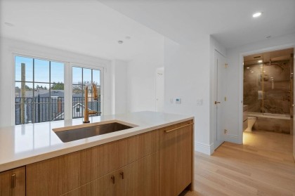 Photo 11 at 307 - 2096 W 47th Avenue, Kerrisdale, Vancouver West