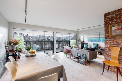 Photo 2 at 967 W 8th Avenue, Fairview VW, Vancouver West