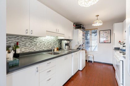 Photo 7 at 967 W 8th Avenue, Fairview VW, Vancouver West