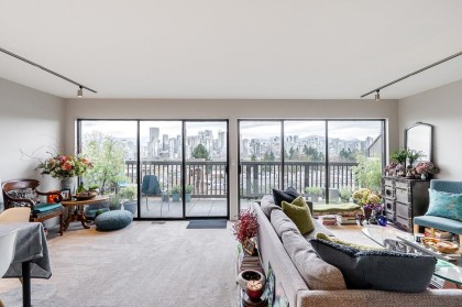 Photo 3 at 967 W 8th Avenue, Fairview VW, Vancouver West