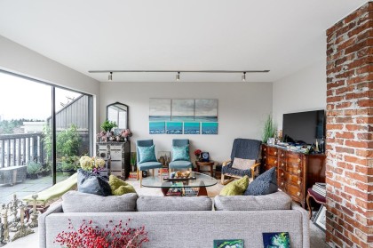 Photo 5 at 967 W 8th Avenue, Fairview VW, Vancouver West