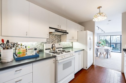 Photo 8 at 967 W 8th Avenue, Fairview VW, Vancouver West