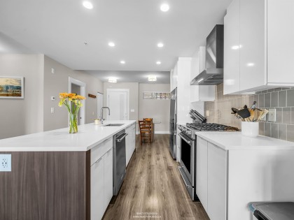 Photo 9 at 401 - 1496 Charlotte Road, Lynnmour, North Vancouver