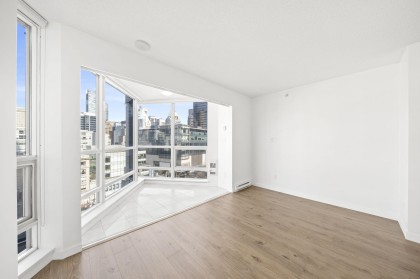 Photo 10 at 910 - 833 Seymour Street, Downtown VW, Vancouver West