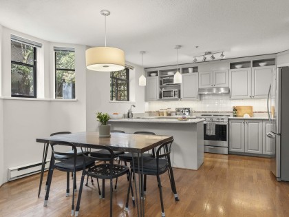 Photo 3 at 232 W 14th Avenue, Mount Pleasant VW, Vancouver West