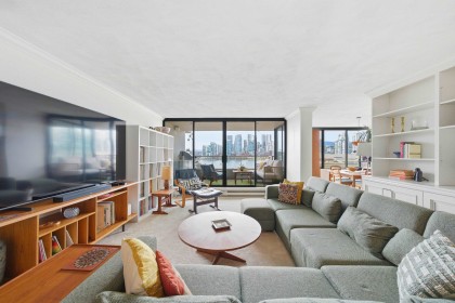 Photo 1 at 533 - 666 Leg In Boot Square, False Creek, Vancouver West