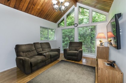 Photo 16 at 4540 Mountain Highway, Lynn Valley, North Vancouver
