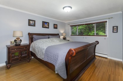 Photo 11 at 4540 Mountain Highway, Lynn Valley, North Vancouver