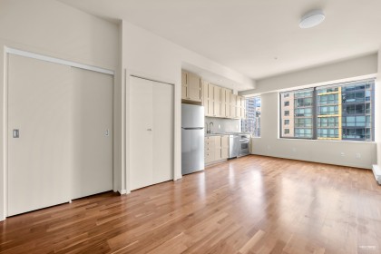 Photo 1 at 1113 - 1333 W Georgia Street, Coal Harbour, Vancouver West