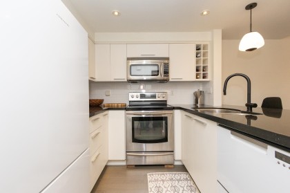 Photo 7 at 3062 Willow Street, Fairview VW, Vancouver West