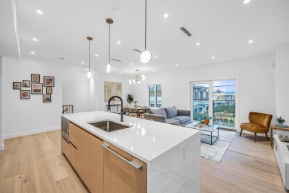 Photo 4 at 1016 W 52nd Avenue, South Granville, Vancouver West