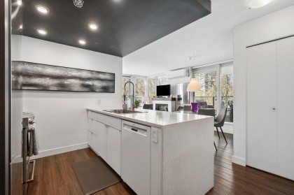 Photo 4 at 310 - 939 Expo Boulevard, Yaletown, Vancouver West