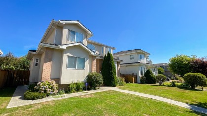 Photo 3 at 219 W 42nd Avenue, Oakridge VW, Vancouver West