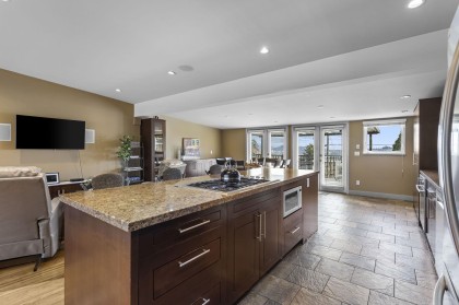 Photo 9 at 831 Whitchurch Street, Calverhall, North Vancouver