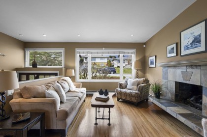 Photo 4 at 831 Whitchurch Street, Calverhall, North Vancouver