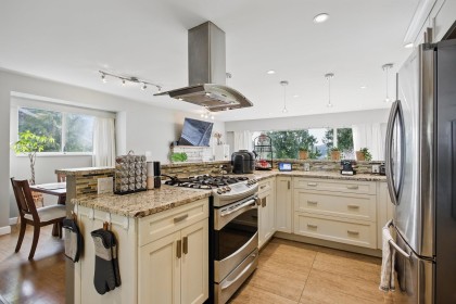 Photo 10 at 4938 Redonda Drive, Canyon Heights NV, North Vancouver