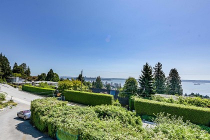 Photo 2 at 2365 Queens Avenue, Queens, West Vancouver