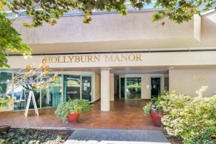 Photo 1 at 205 - 565 17th Street, Ambleside, West Vancouver