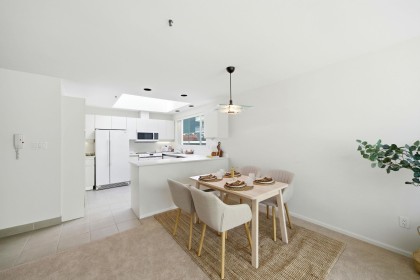 Photo 9 at 205 - 565 17th Street, Ambleside, West Vancouver