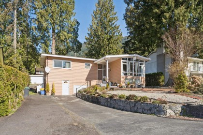 Photo 1 at 922 Canyon Boulevard, Canyon Heights NV, North Vancouver