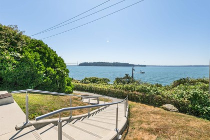 Photo 2 at 208 - 2119 Bellevue Avenue, Dundarave, West Vancouver