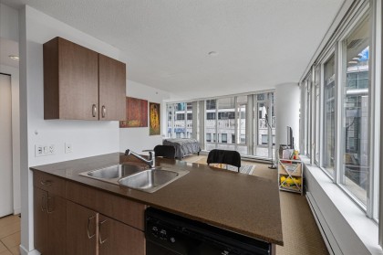 Photo 15 at 718 - 610 Granville Street, Downtown VW, Vancouver West